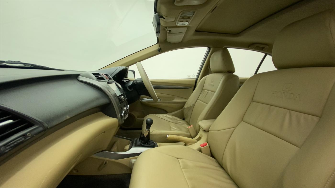 2013 Honda City 1.5L I-VTEC V MT SUNROOF, Petrol, Manual, 1,24,330 km, Right Side Front Door Cabin