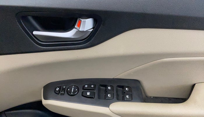 2017 Hyundai Verna 1.6 VTVT SX O, Petrol, Manual, 64,229 km, Driver Side Door Panels Control