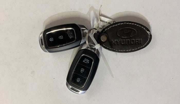 2017 Hyundai Verna 1.6 VTVT SX O, Petrol, Manual, 64,229 km, Key Close Up