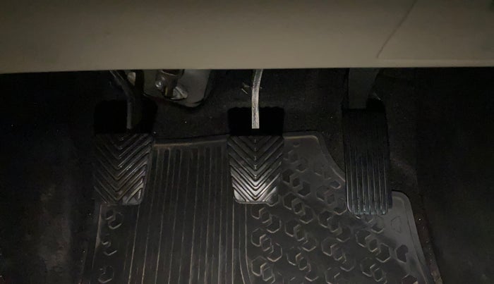 2017 Hyundai Verna 1.6 VTVT SX O, Petrol, Manual, 64,229 km, Pedals