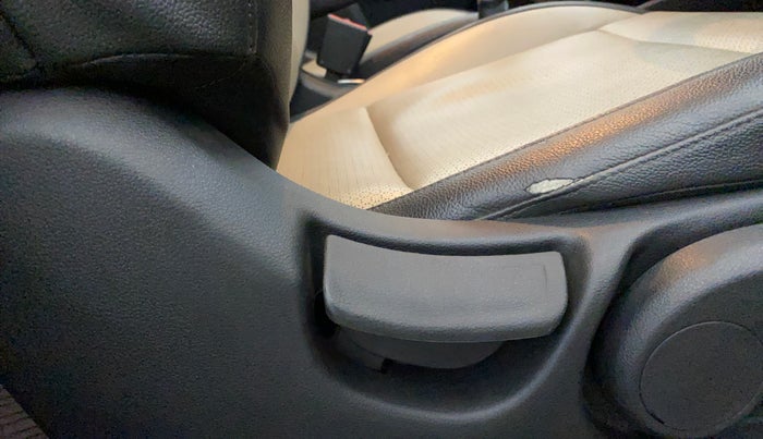 2017 Hyundai Verna 1.6 VTVT SX O, Petrol, Manual, 64,229 km, Driver Side Adjustment Panel