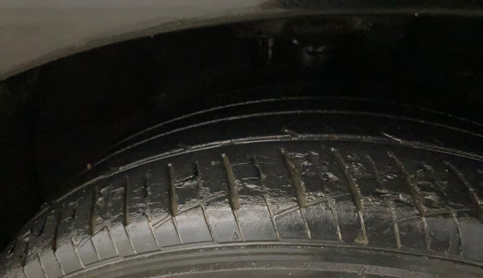 2017 Hyundai Verna 1.6 VTVT SX O, Petrol, Manual, 64,229 km, Right Front Tyre Tread