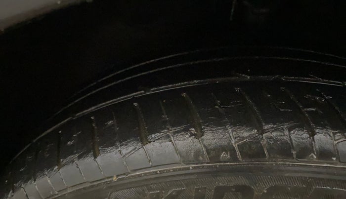 2017 Hyundai Verna 1.6 VTVT SX O, Petrol, Manual, 64,229 km, Left Front Tyre Tread