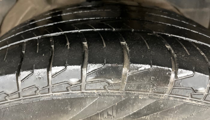 2020 MG HECTOR SHARP 1.5 DCT PETROL, Petrol, Automatic, 55,549 km, Right Front Tyre Tread