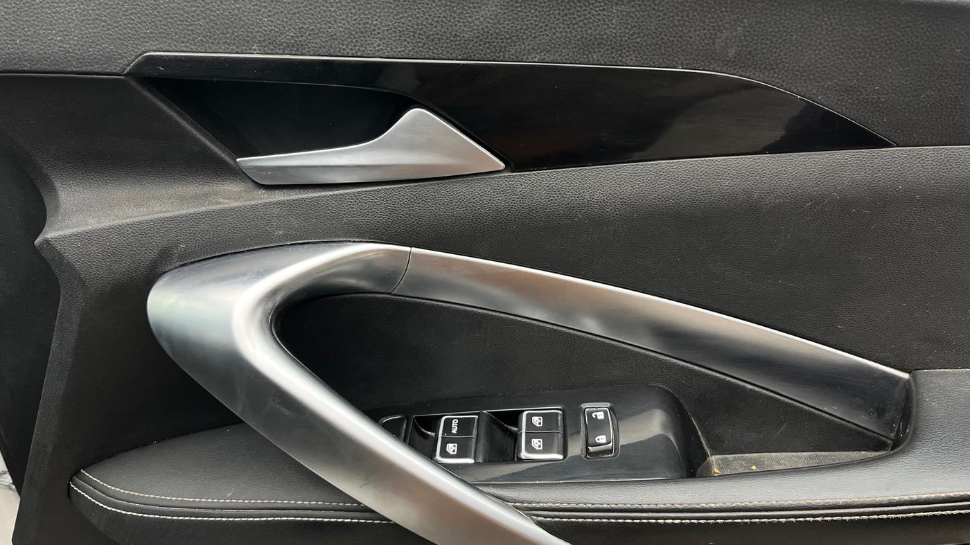 2020 MG HECTOR SHARP 1.5 DCT PETROL, Petrol, Automatic, 55,549 km, Driver Side Door Panels Control