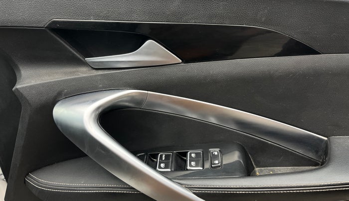 2020 MG HECTOR SHARP 1.5 DCT PETROL, Petrol, Automatic, 55,549 km, Driver Side Door Panels Control