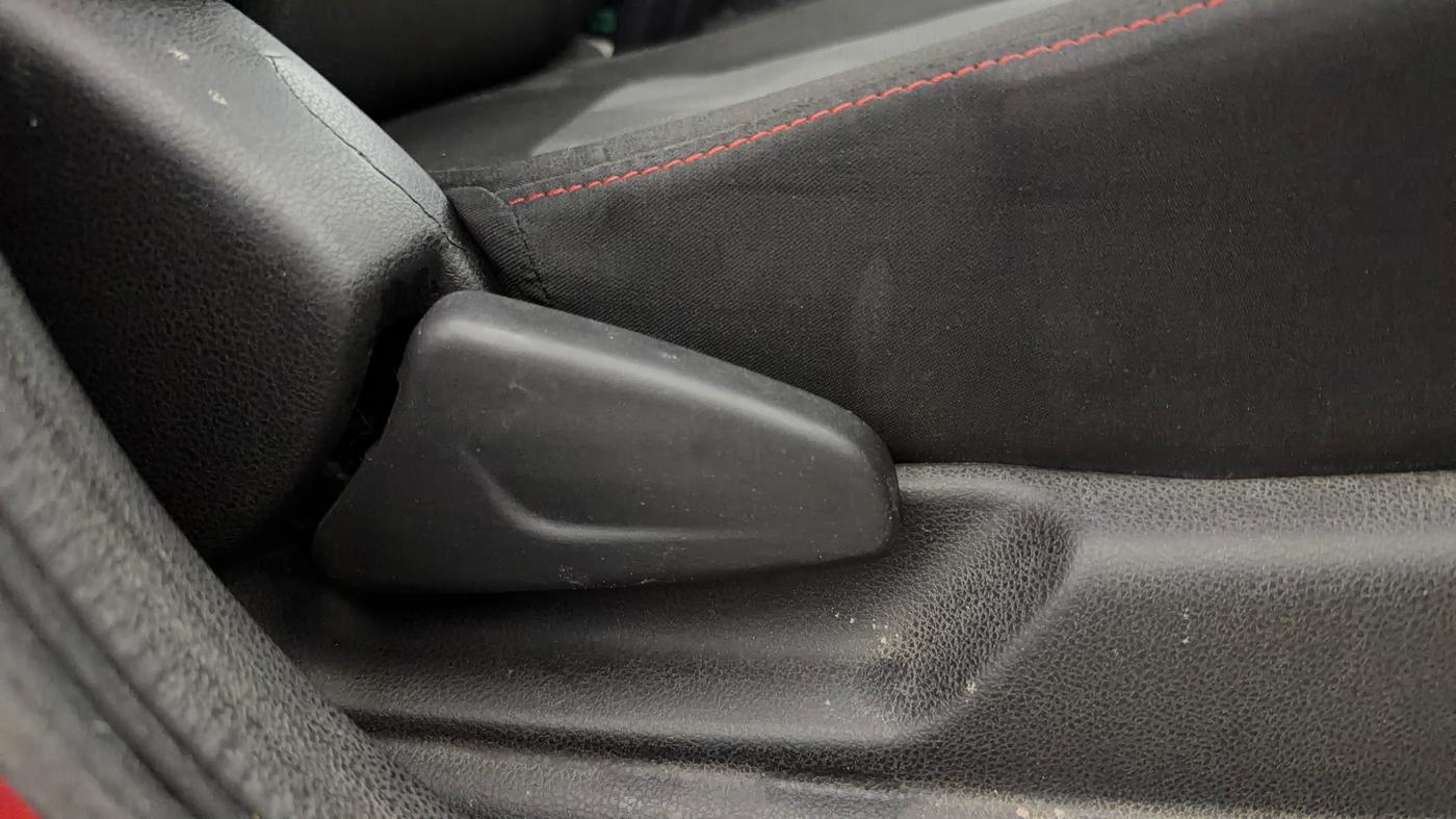 2021 Renault Kwid RXT 1.0 (O), Petrol, Manual, 57,905 km, Driver Side Adjustment Panel