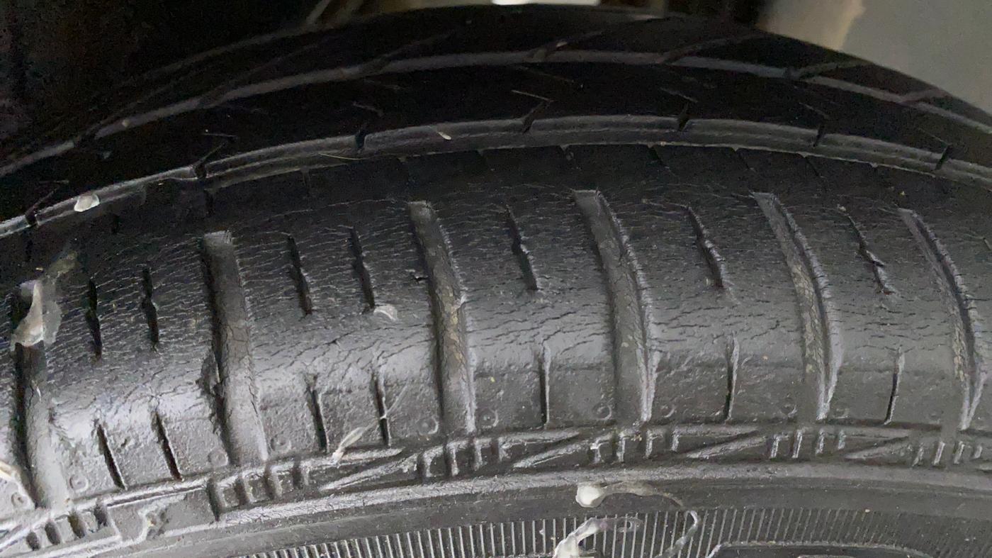 2017 Hyundai Grand i10 SPORTZ (O) 1.2 AT VTVT, Petrol, Automatic, 29,962 km, Left Rear Tyre Tread