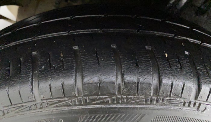2017 Hyundai Grand i10 SPORTZ (O) 1.2 AT VTVT, Petrol, Automatic, 29,962 km, Right Rear Tyre Tread