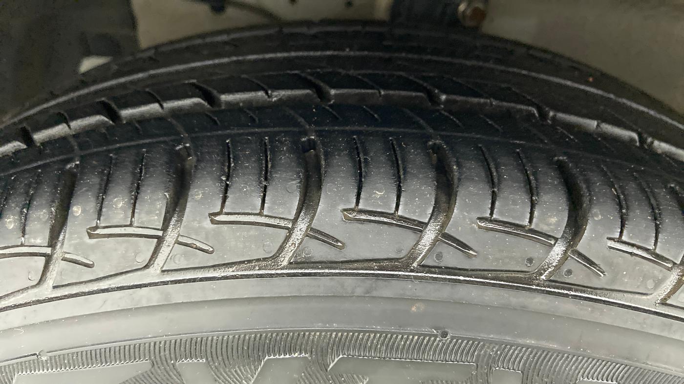 2020 Maruti Ciaz 1.5 SIGMA SHVS, Petrol, Manual, 18,313 km, Left Front Tyre Tread