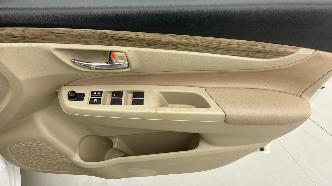 2020 Maruti Ciaz 1.5 SIGMA SHVS, Petrol, Manual, 18,313 km, Driver Side Door Panels Control