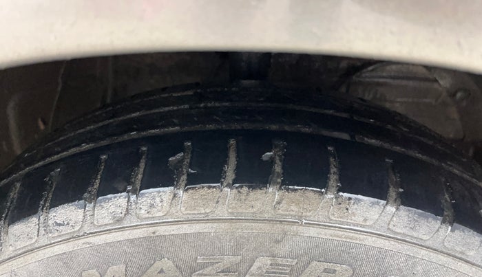 2019 Maruti Swift LXI, Petrol, Manual, 39,848 km, Right Front Tyre Tread