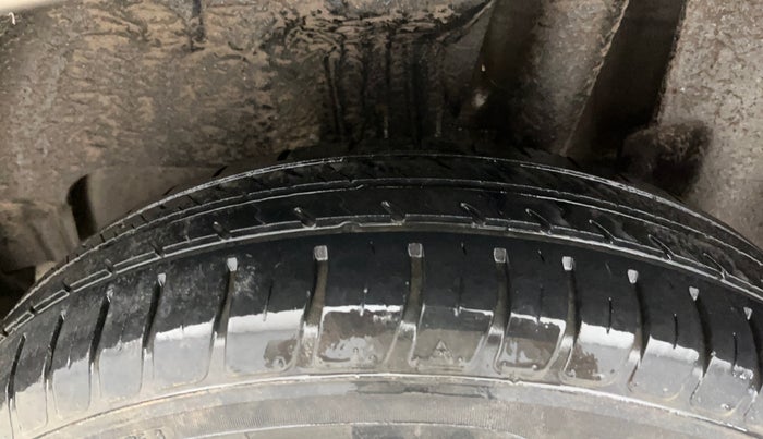 2019 Maruti Swift LXI, Petrol, Manual, 39,848 km, Left Rear Tyre Tread