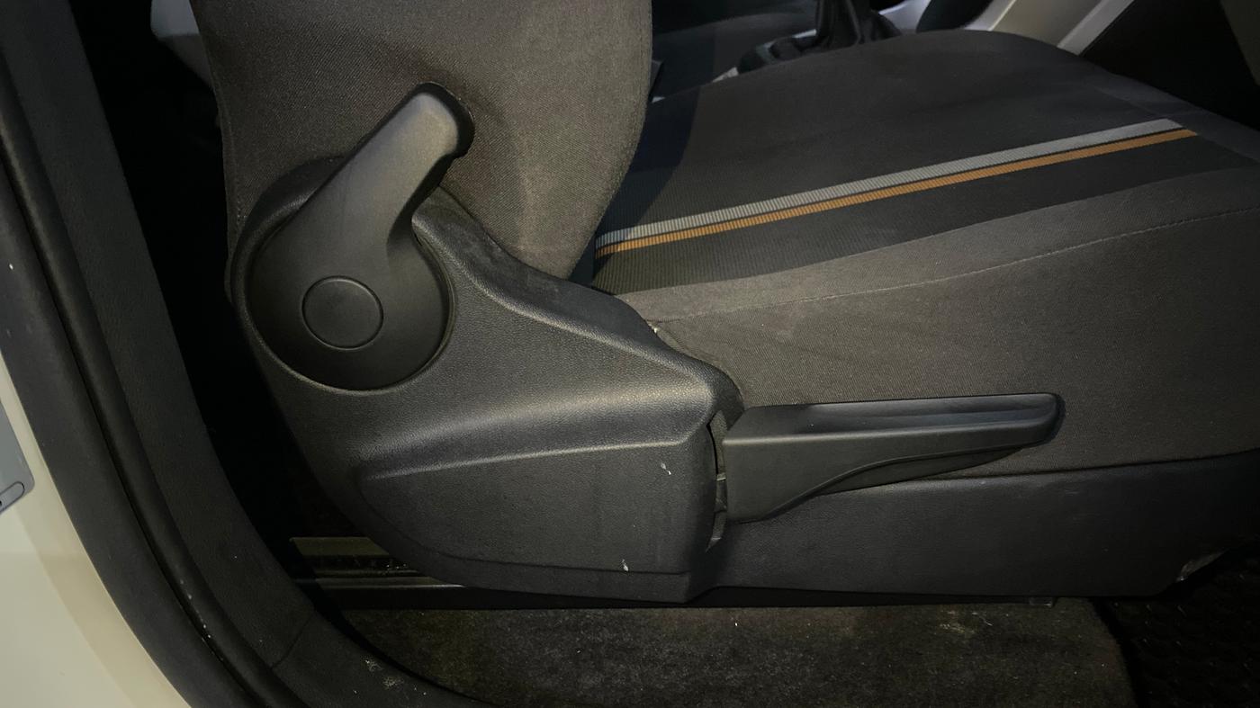 2022 Skoda KUSHAQ AMBITION 1.0L TSI MT, Petrol, Manual, 65,634 km, Driver Side Adjustment Panel