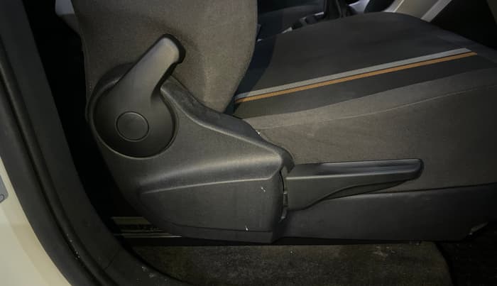 2022 Skoda KUSHAQ AMBITION 1.0L TSI MT, Petrol, Manual, 65,634 km, Driver Side Adjustment Panel