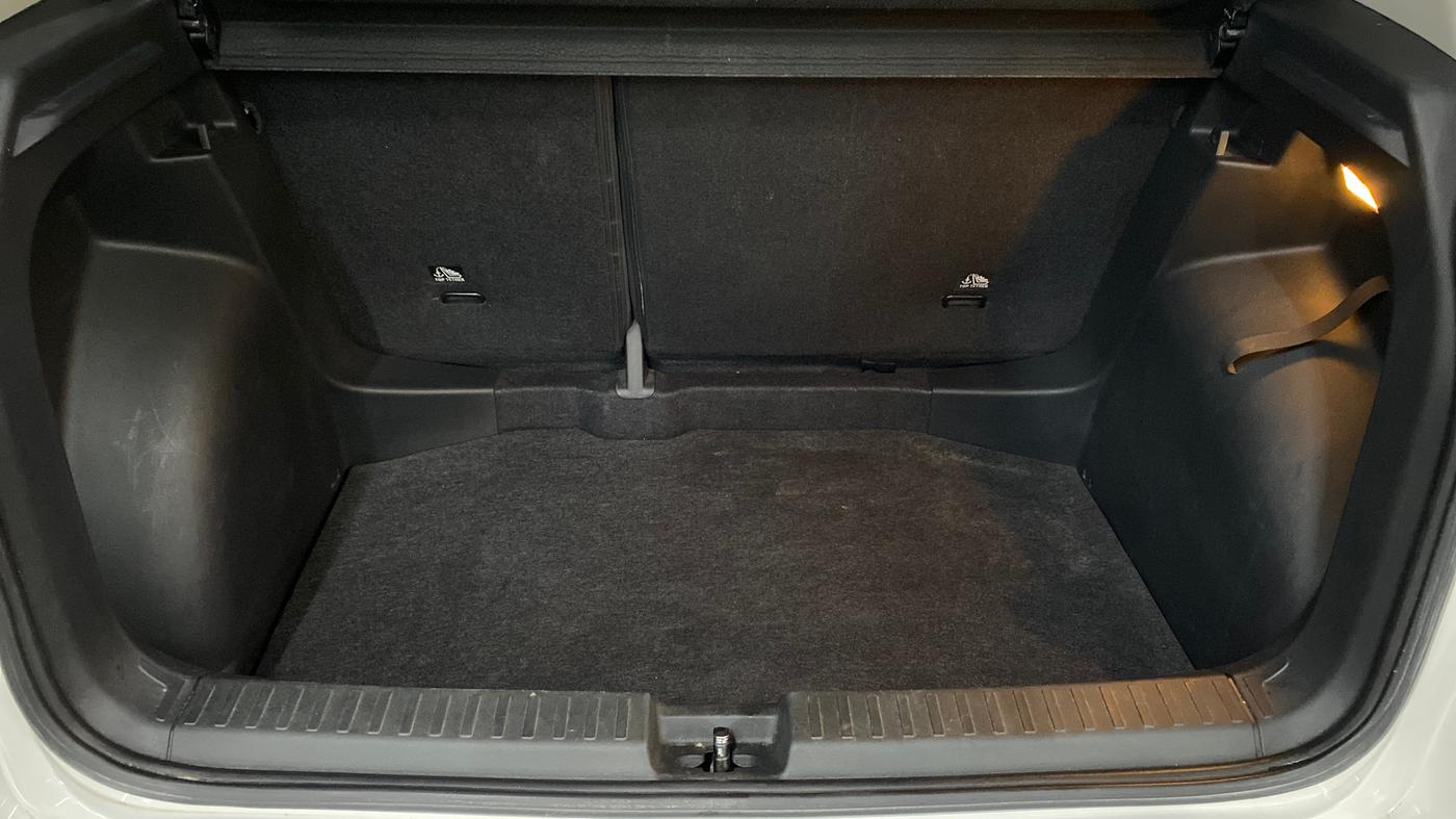 2022 Skoda KUSHAQ AMBITION 1.0L TSI MT, Petrol, Manual, 65,634 km, Boot Inside