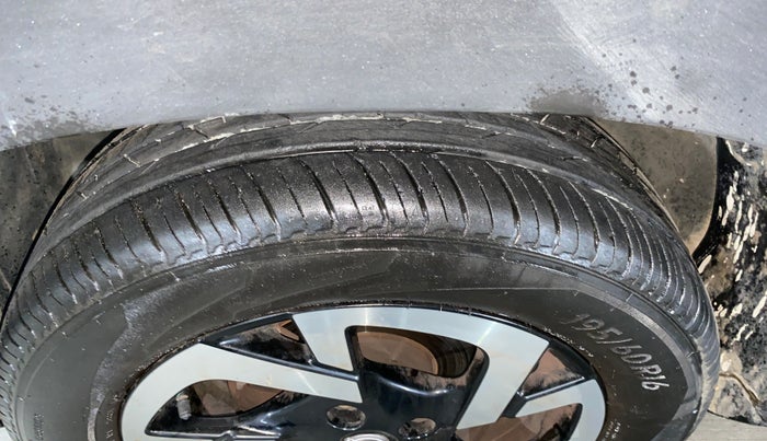 2022 Nissan MAGNITE XV PREMIUM, Petrol, Manual, 10,015 km, Left Front Tyre Tread