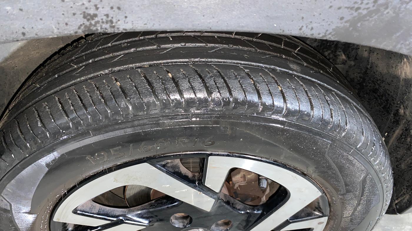 2022 Nissan MAGNITE XV PREMIUM, Petrol, Manual, 10,015 km, Right Front Tyre Tread