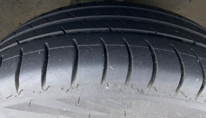 2015 Maruti Alto K10 VXI AMT, Petrol, Automatic, 55,844 km, Right Front Tyre Tread