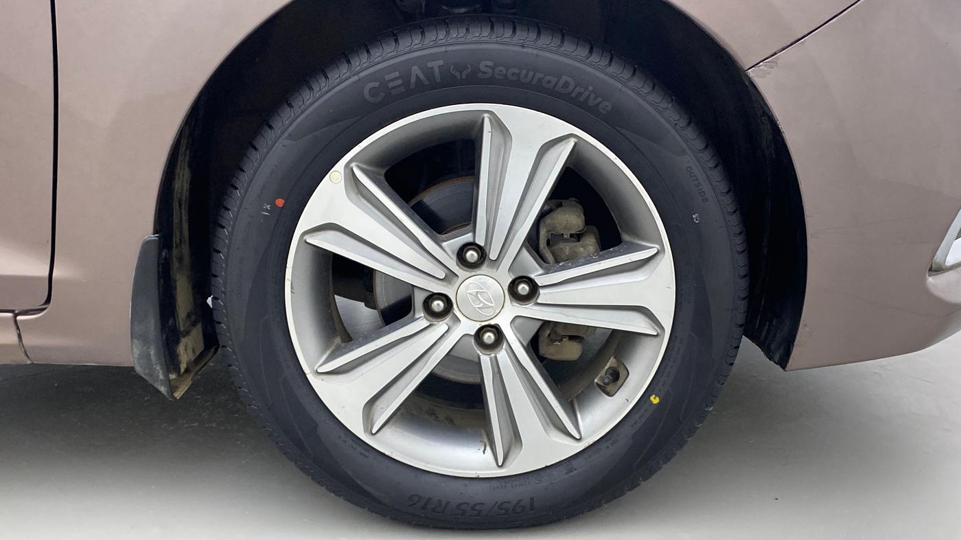 2017 Hyundai Verna 1.6 VTVT SX, Petrol, Manual, 61,844 km, Right Front Wheel