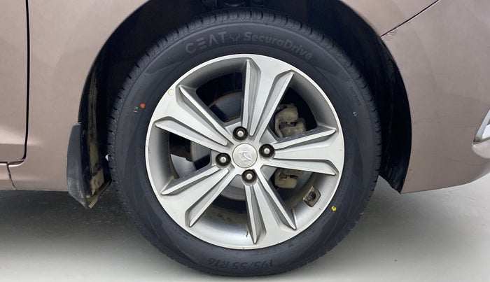 2017 Hyundai Verna 1.6 VTVT SX, Petrol, Manual, 61,844 km, Right Front Wheel