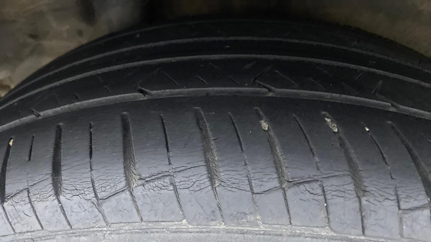 2017 Hyundai Verna 1.6 VTVT SX, Petrol, Manual, 61,844 km, Right Rear Tyre Tread