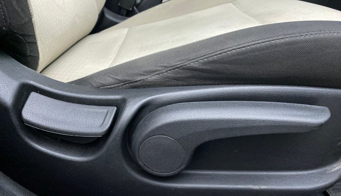 2017 Hyundai Verna 1.6 VTVT SX, Petrol, Manual, 61,844 km, Driver Side Adjustment Panel