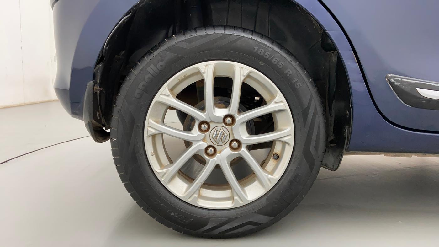 2018 Maruti Swift ZXI AMT, Petrol, Automatic, 1,06,419 km, Right Rear Wheel