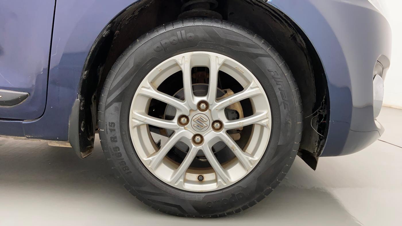 2018 Maruti Swift ZXI AMT, Petrol, Automatic, 1,06,419 km, Right Front Wheel