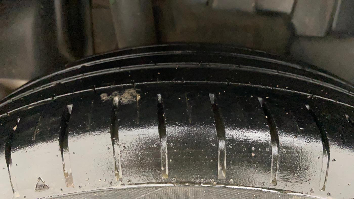 2018 Maruti Swift ZXI AMT, Petrol, Automatic, 1,06,419 km, Right Rear Tyre Tread