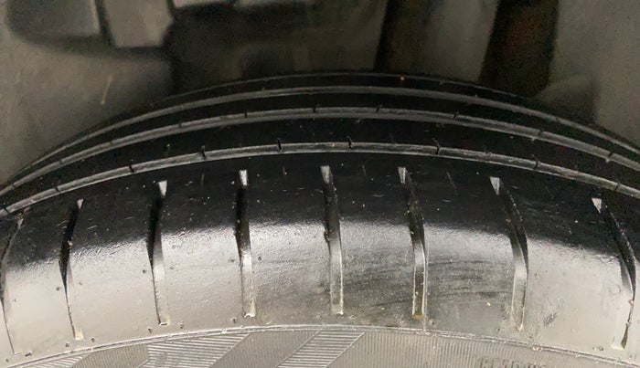 2018 Maruti Swift ZXI AMT, Petrol, Automatic, 1,06,419 km, Left Rear Tyre Tread