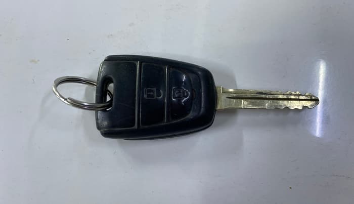 2018 Hyundai Grand i10 SPORTZ U2 1.2 KAPPA CRDI DUAL TONE, Diesel, Manual, 63,160 km, Key Close Up