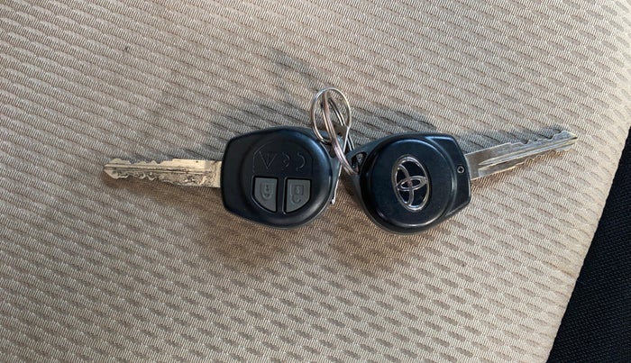 2022 Toyota Glanza E, Petrol, Manual, 23,917 km, Key Close Up