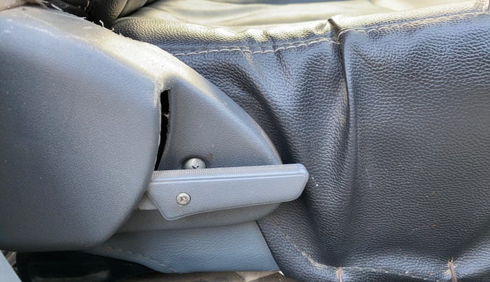 2015 Maruti Alto 800 LXI, Petrol, Manual, 51,221 km, Driver Side Adjustment Panel