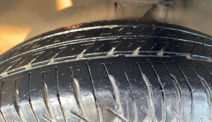 2015 Maruti Alto 800 LXI, Petrol, Manual, 51,221 km, Left Front Tyre Tread