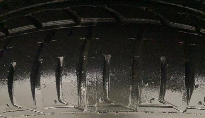 2015 Volkswagen Vento HIGHLINE PETROL AT, Petrol, Automatic, 63,138 km, Left Front Tyre Tread