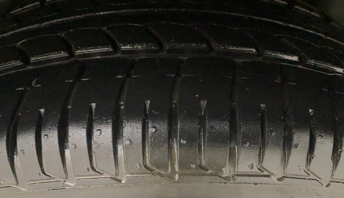 2015 Volkswagen Vento HIGHLINE PETROL AT, Petrol, Automatic, 63,138 km, Left Rear Tyre Tread