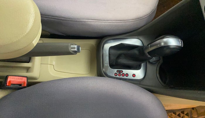 2015 Volkswagen Vento HIGHLINE PETROL AT, Petrol, Automatic, 63,138 km, Gear Lever