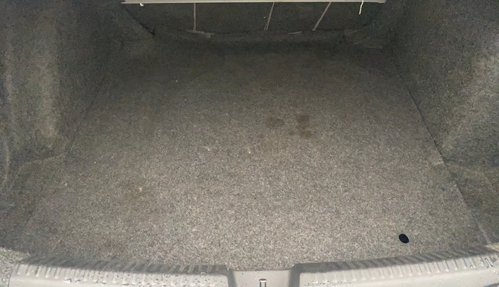 2015 Volkswagen Vento HIGHLINE PETROL AT, Petrol, Automatic, 63,138 km, Boot Inside