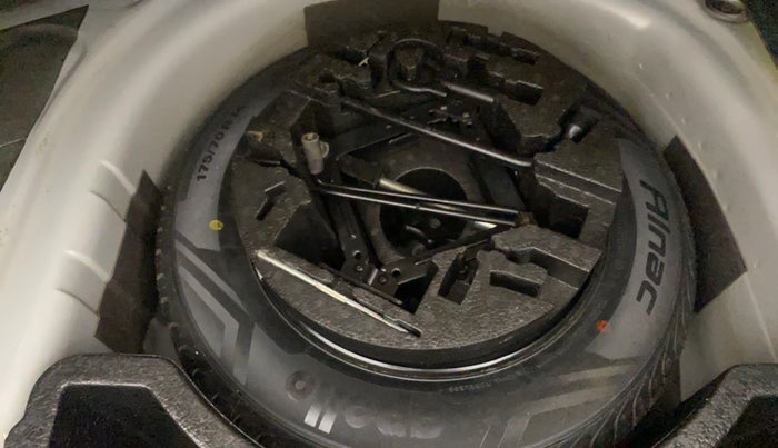 2015 Volkswagen Vento HIGHLINE PETROL AT, Petrol, Automatic, 63,138 km, Spare Tyre