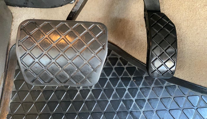 2015 Volkswagen Vento HIGHLINE PETROL AT, Petrol, Automatic, 63,138 km, Pedals