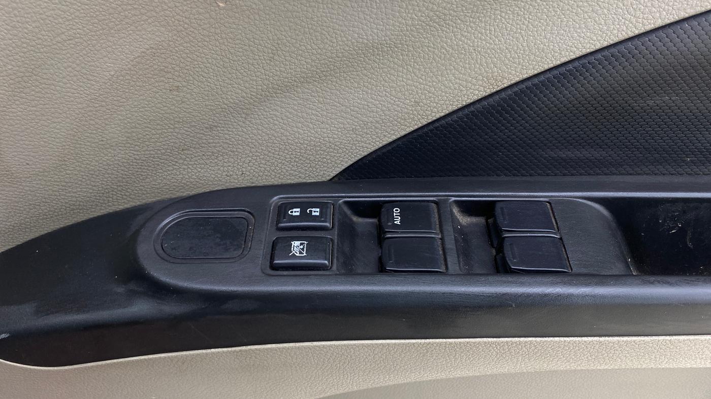 2015 Maruti Celerio VXI CNG, CNG, Manual, 94,564 km, Driver Side Door Panels Control