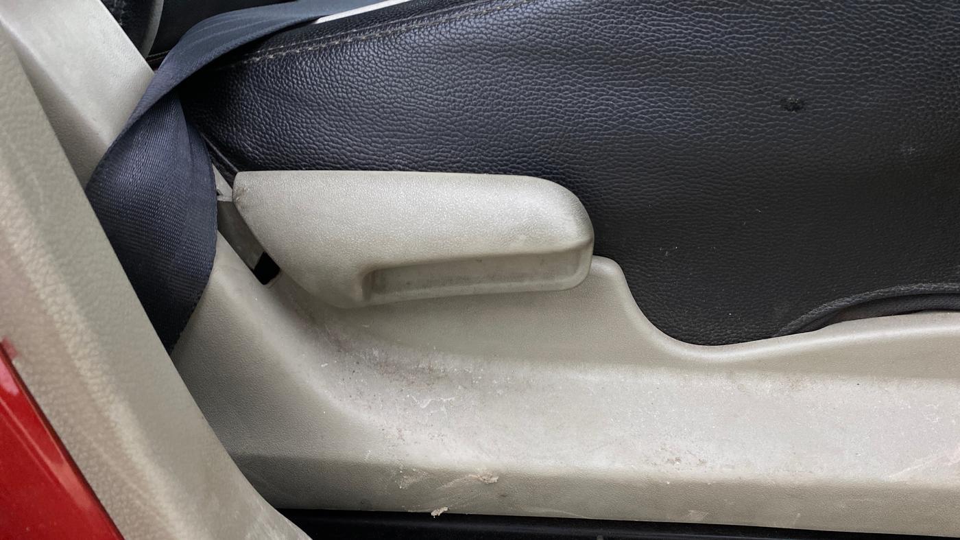 2015 Maruti Celerio VXI CNG, CNG, Manual, 94,564 km, Driver Side Adjustment Panel