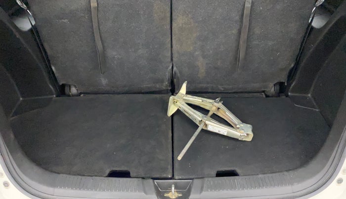 2022 Maruti XL6 ZETA MT, Petrol, Manual, 27,084 km, Dicky (Boot door) - Tool missing