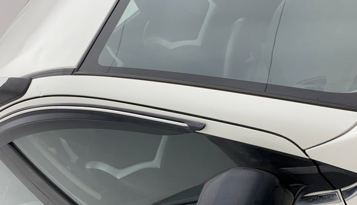 2022 Maruti XL6 ZETA MT, Petrol, Manual, 27,084 km, Right A pillar - Slightly dented