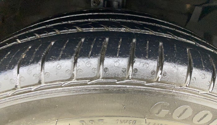 2018 Maruti Ciaz ALPHA  AT 1.4  PETROL, Petrol, Automatic, 77,764 km, Right Front Tyre Tread