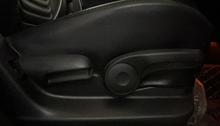 2021 Maruti Vitara Brezza ZXI, Petrol, Manual, 68,625 km, Driver Side Adjustment Panel