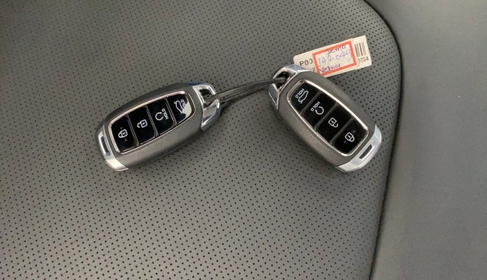 2025 Hyundai Verna SX (O) 1.5 TURBO PETROL DCT, Petrol, Automatic, 6,235 km, Key Close Up