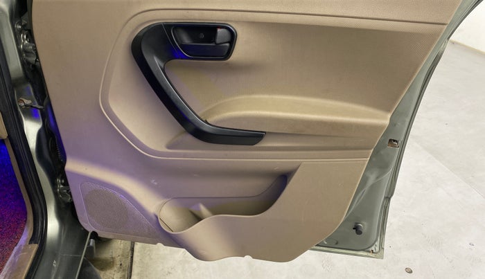 2022 Mahindra BOLERO NEO N 4, Diesel, Manual, 52,041 km, Driver Side Door Panels Control