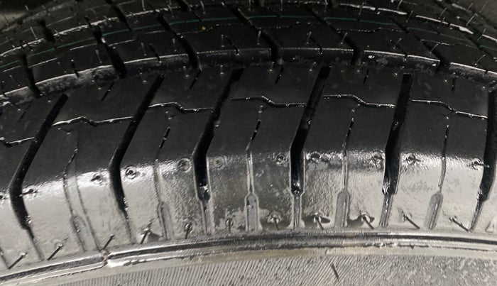 2022 Mahindra BOLERO NEO N 4, Diesel, Manual, 52,041 km, Left Rear Tyre Tread